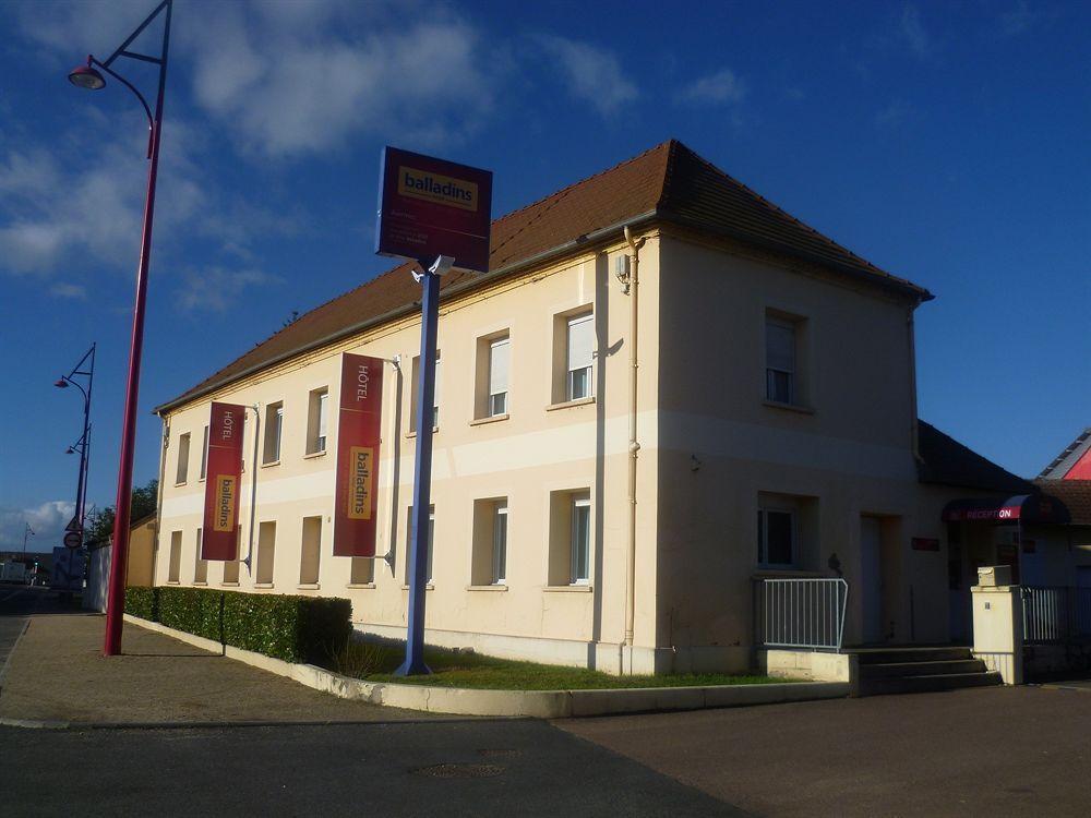 & Hotel